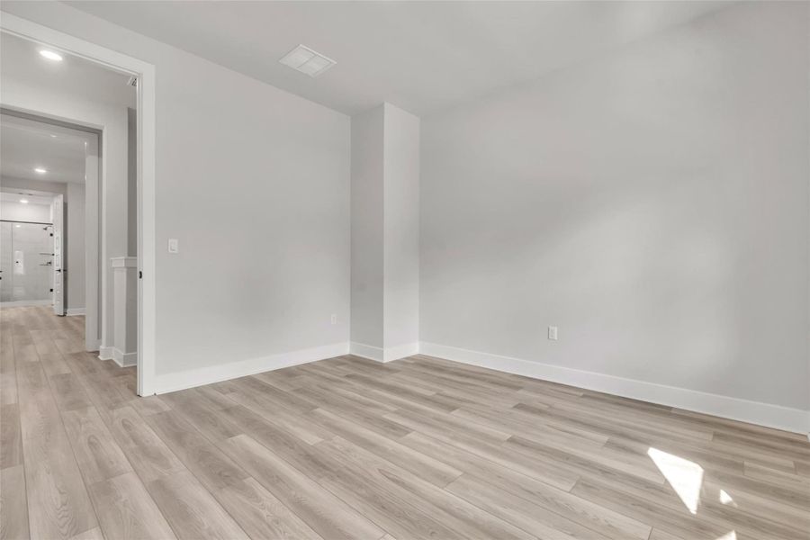 Spacious, unfurnished interior of a new home in , Austin (Image 35).