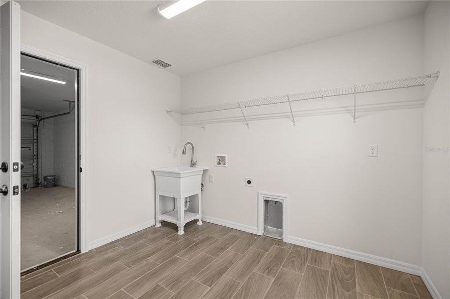 Spacious, unfurnished interior of a new home in , Ocala (Image 13).