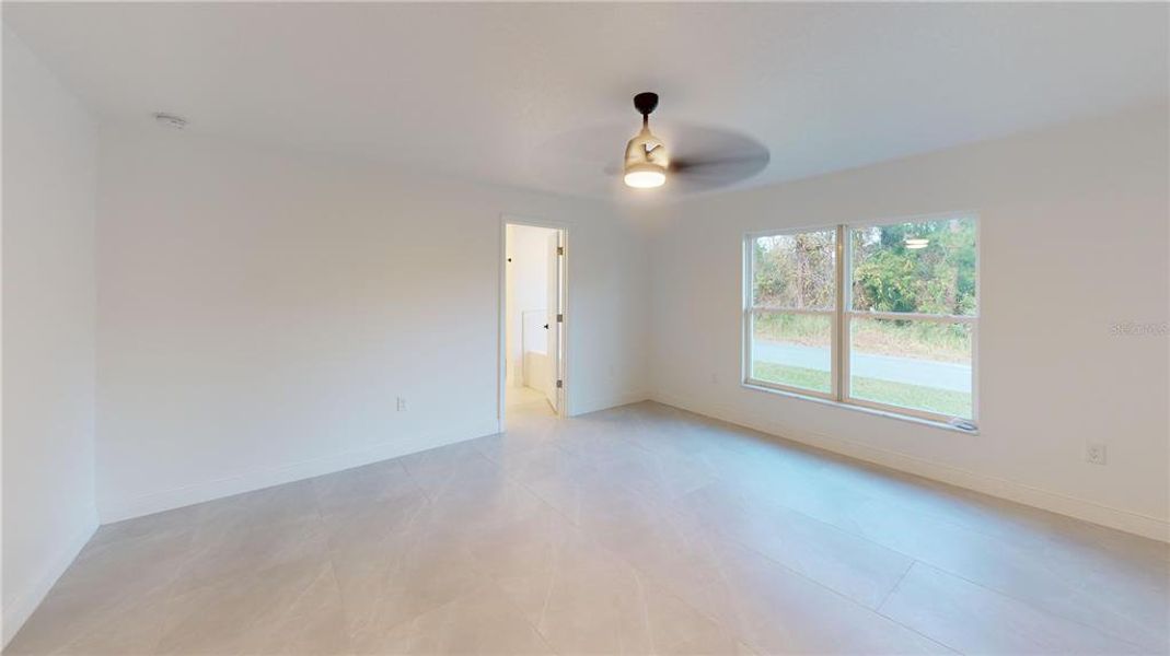 Spacious, unfurnished interior of a new home in , Palm Bay (Image 8).