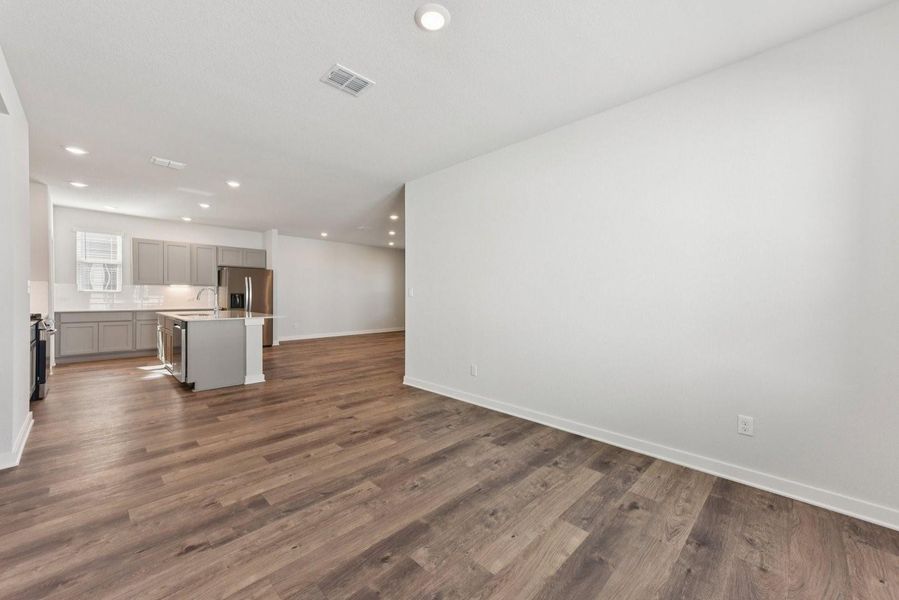 Spacious, unfurnished interior of a new home in Stallion Run, Buda (Image 16).