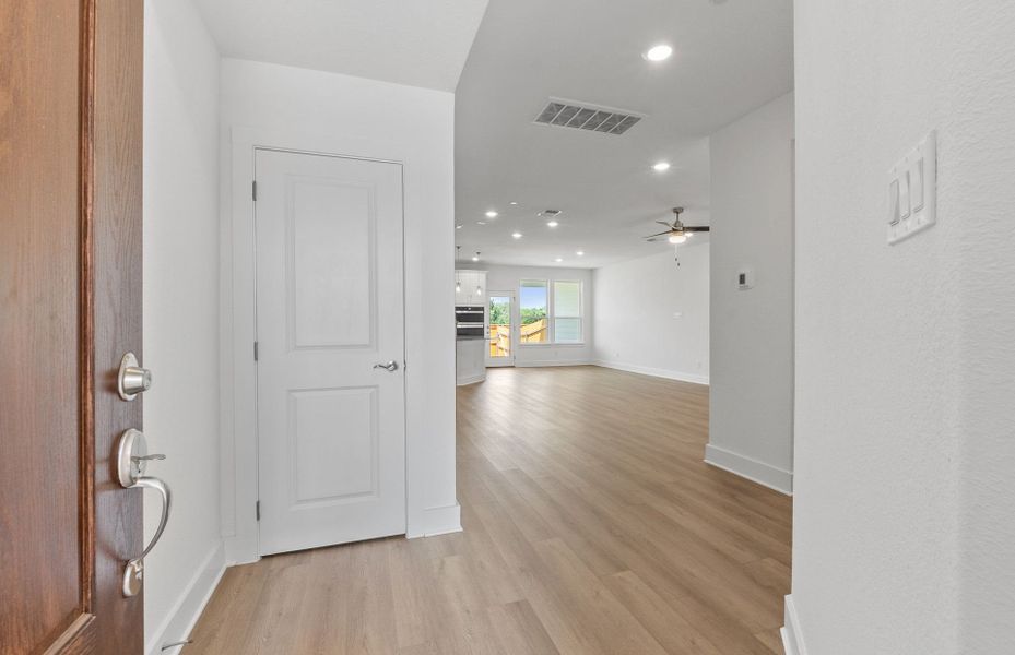 Spacious, unfurnished interior of a new home in Northpoint at Old Settlers, Round Rock (Image 20).
