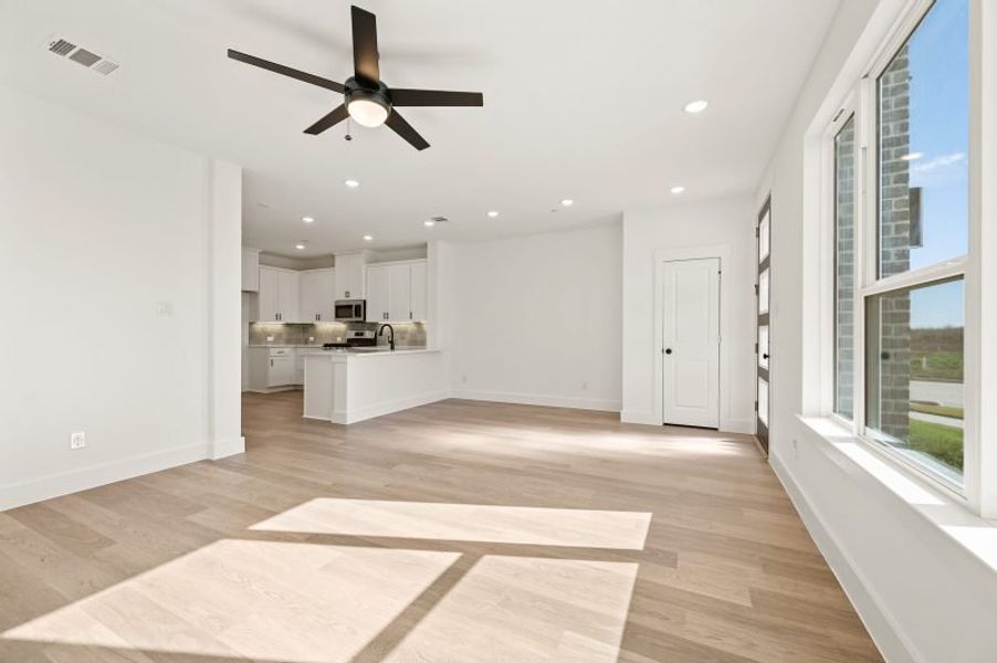 Spacious, unfurnished interior of a new home in Solterra Texas, Mesquite (Image 20).