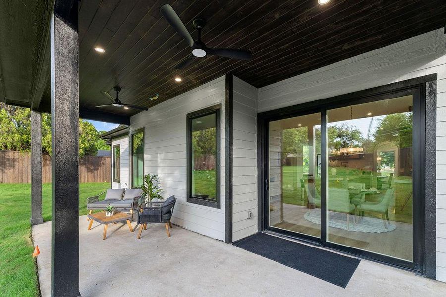 Exterior details and patio area of a home in , Farmers Branch (Image 3).