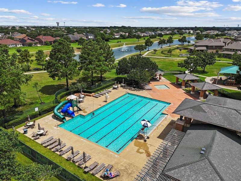 Community amenities in Grand Oaks Village, Houston (Image 5).