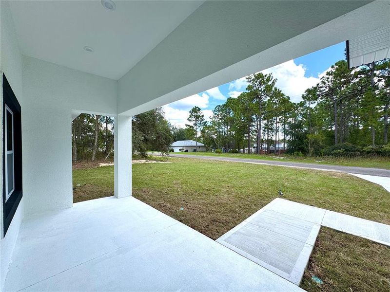 Exterior details and patio area of a home in , Citrus Springs (Image 17).