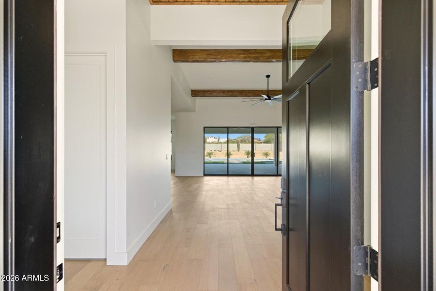 Open Entry w High Ceilings Open Entry w High Ceilings