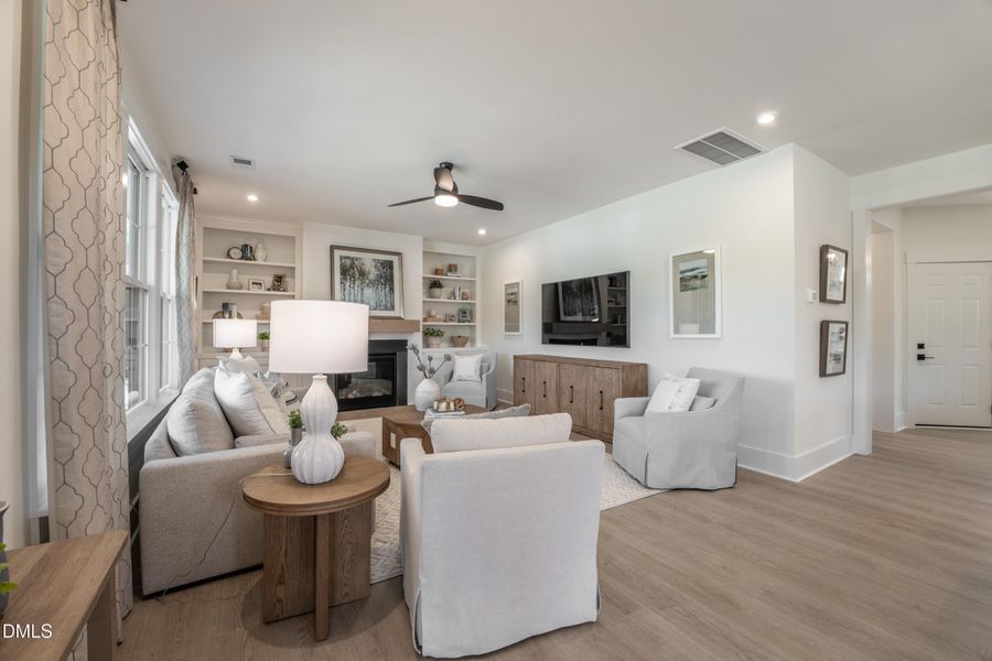 20 HHHunt Homes - Chatham- Family Room 20 HHHunt Homes - Chatham- Family Room