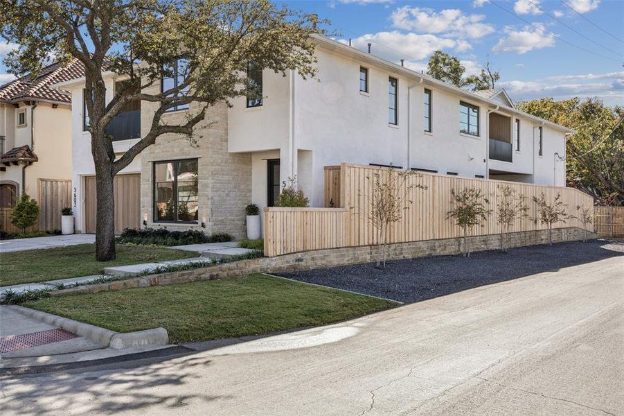 Exterior details and patio area of a home in , Dallas (Image 24).
