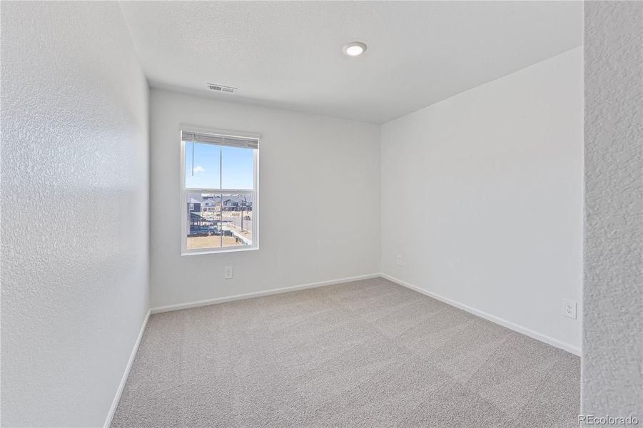 Spacious, unfurnished interior of a new home in , Aurora (Image 17).