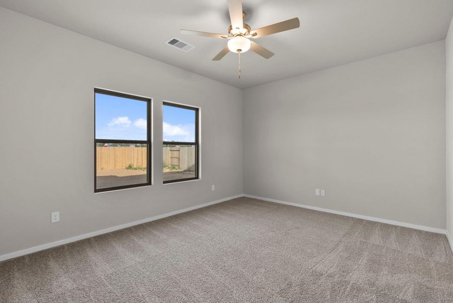 Spacious, unfurnished interior of a new home in Laurel Landing, Alvin (Image 25).
