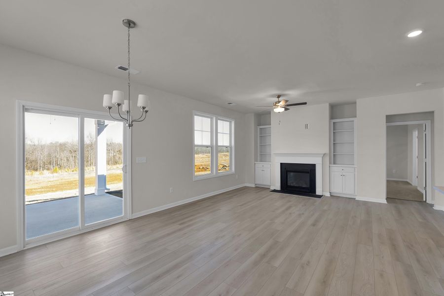 Spacious, unfurnished interior of a new home in Lynbrook, Boiling Springs (Image 19).
