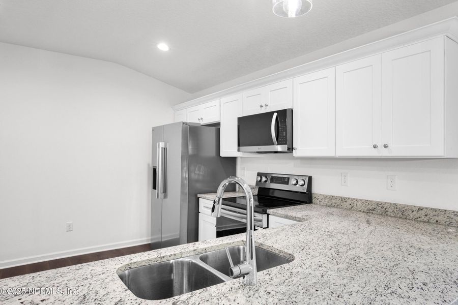 Furnished interior view inside a new home in , Palatka (Image 11).