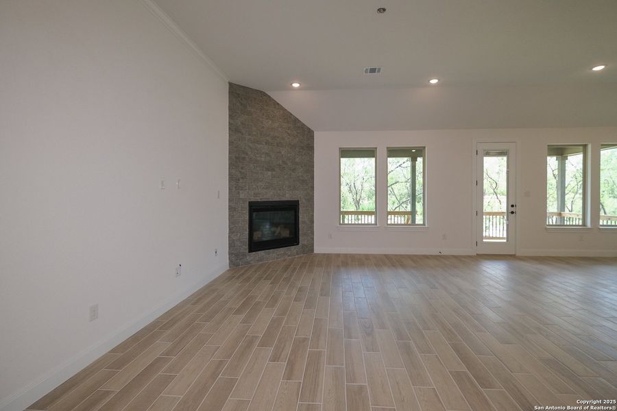 Spacious, unfurnished interior of a new home in Everly Estates, San Antonio (Image 25).