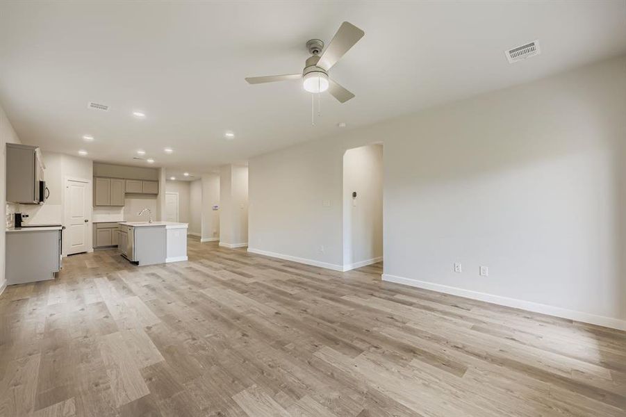 Spacious, unfurnished interior of a new home in MiraVerde, Crowley (Image 11). Spacious, unfurnished interior of a new home in MiraVerde, Crowley (Image 11).