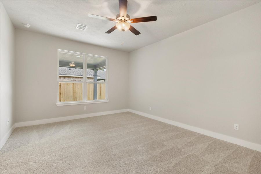 Spacious, unfurnished interior of a new home in Vintage Farms, Brenham (Image 22).