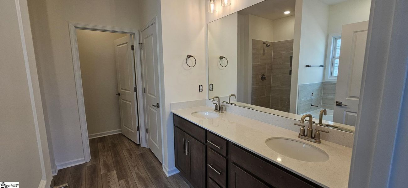 Furnished interior view inside a new home in Sedona, Greenville (Image 5).