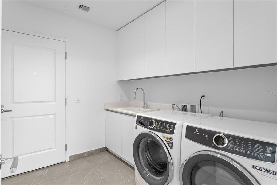 Furnished interior view inside a new home in , Tampa (Image 13).