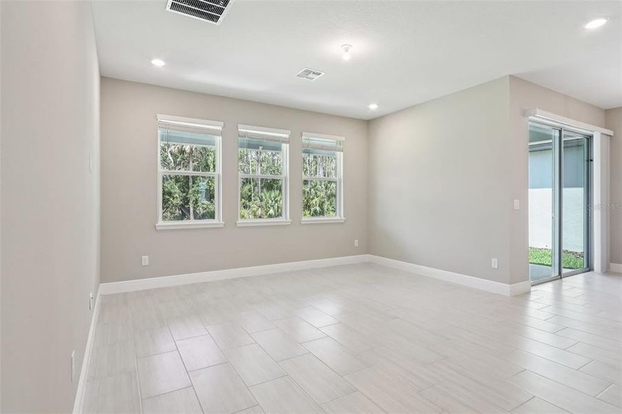 Spacious, unfurnished interior of a new home in Legends Preserve - Signature Series, Daytona Beach (Image 31).