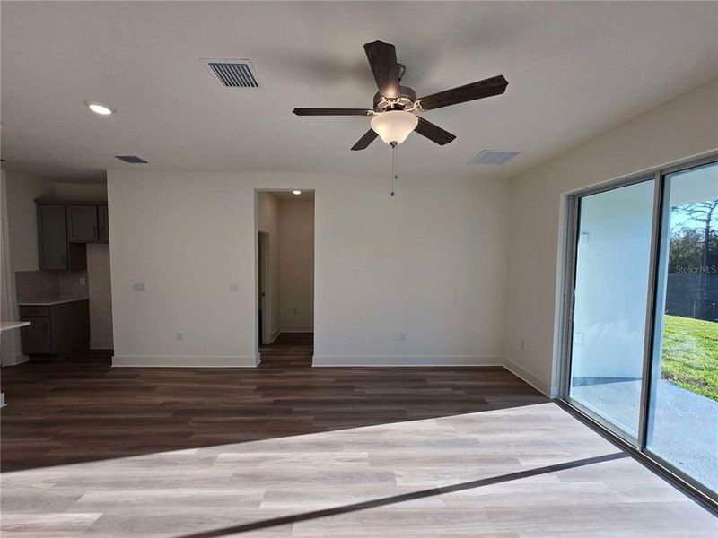 Spacious, unfurnished interior of a new home in Arbor Meadows, Spring Hill (Image 9).