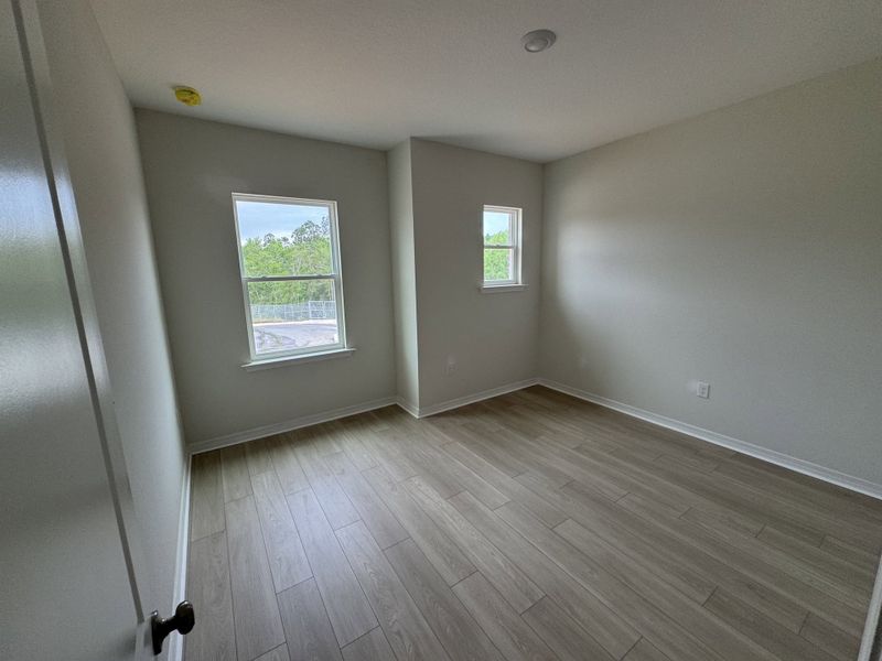 Spacious, unfurnished interior of a new home in Seminole Bend, Pensacola (Image 10).
