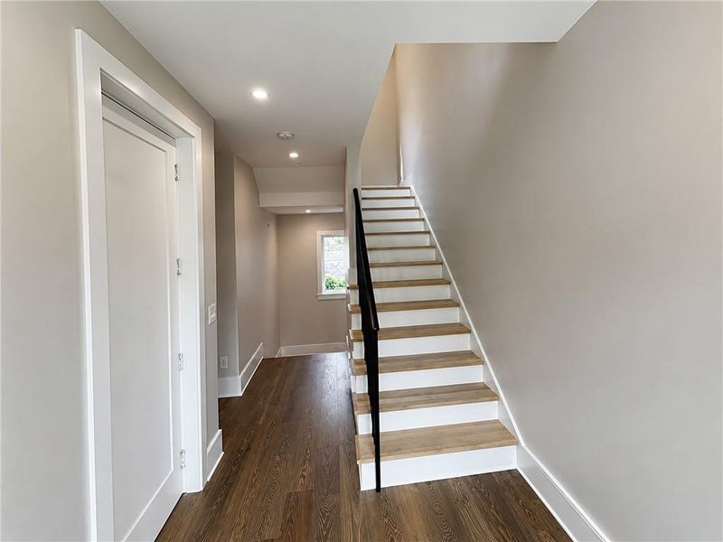 Spacious, unfurnished interior of a new home in , Atlanta (Image 25).