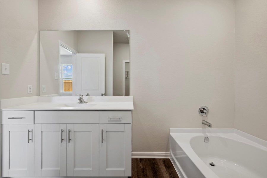 Furnished interior view inside a new home in Pinewood Trails, Cleveland (Image 8).