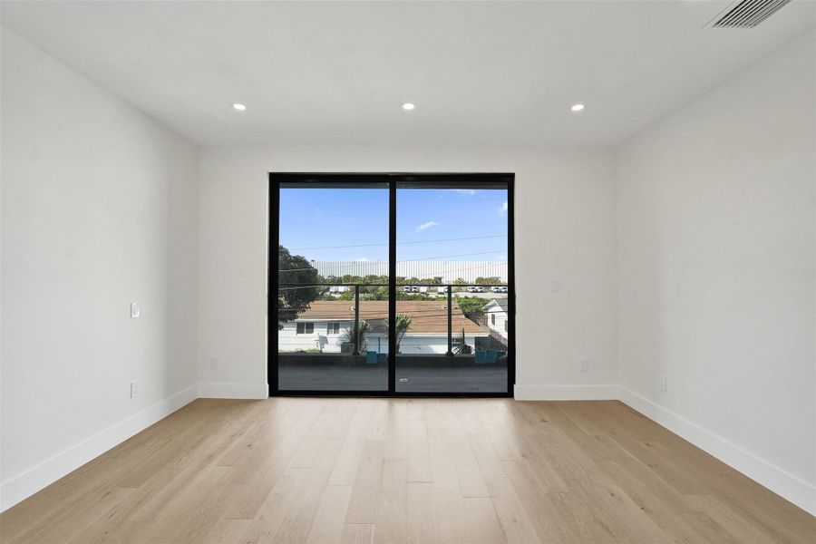 Spacious, unfurnished interior of a new home in , Fort Lauderdale (Image 26). Spacious, unfurnished interior of a new home in , Fort Lauderdale (Image 26).