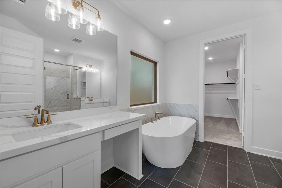 Furnished interior view inside a new home in Sienna, Missouri City (Image 9).