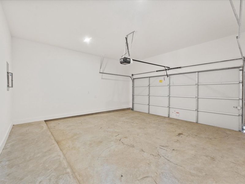 Spacious, unfurnished interior of a new home in , Houston (Image 22).