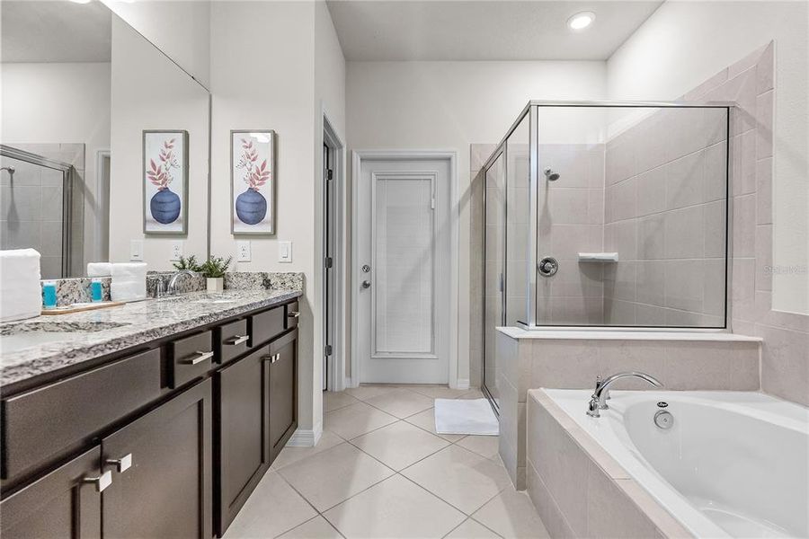 Furnished interior view inside a new home in Windsor Cay Resort, Clermont (Image 5).