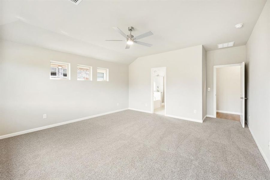 Spacious, unfurnished interior of a new home in Eagle Glen Elements, Alvarado (Image 33).