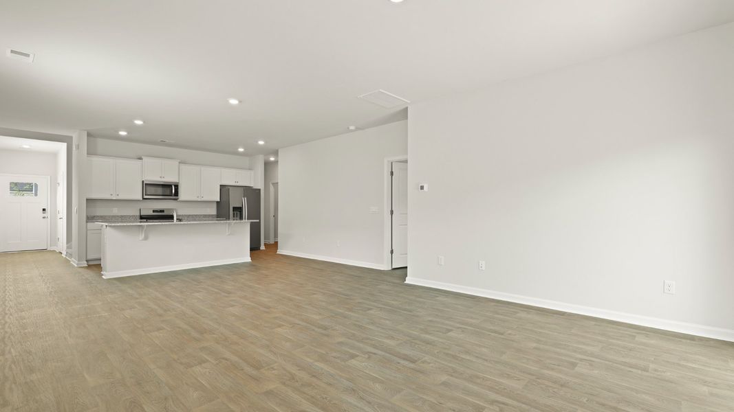 Spacious, unfurnished interior of a new home in Hunter's Branch, Hopkins (Image 9).