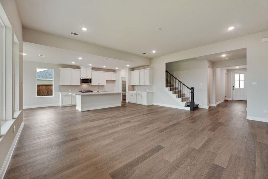 Spacious, unfurnished interior of a new home in Creekside of Crowley, Crowley (Image 17).
