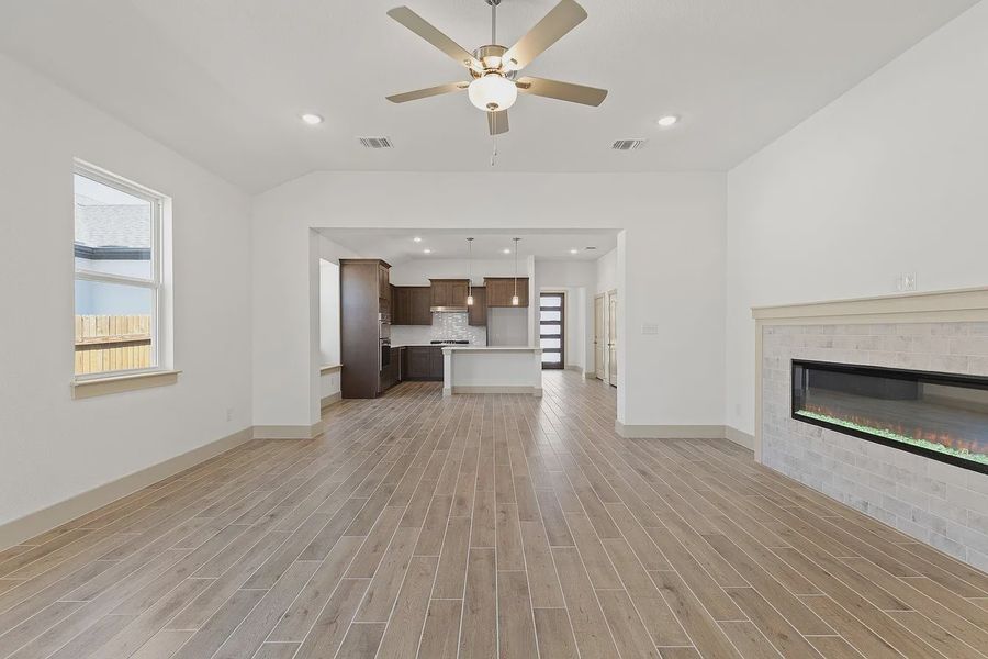 Spacious, unfurnished interior of a new home in Enclave at Cele, Pflugerville (Image 25).
