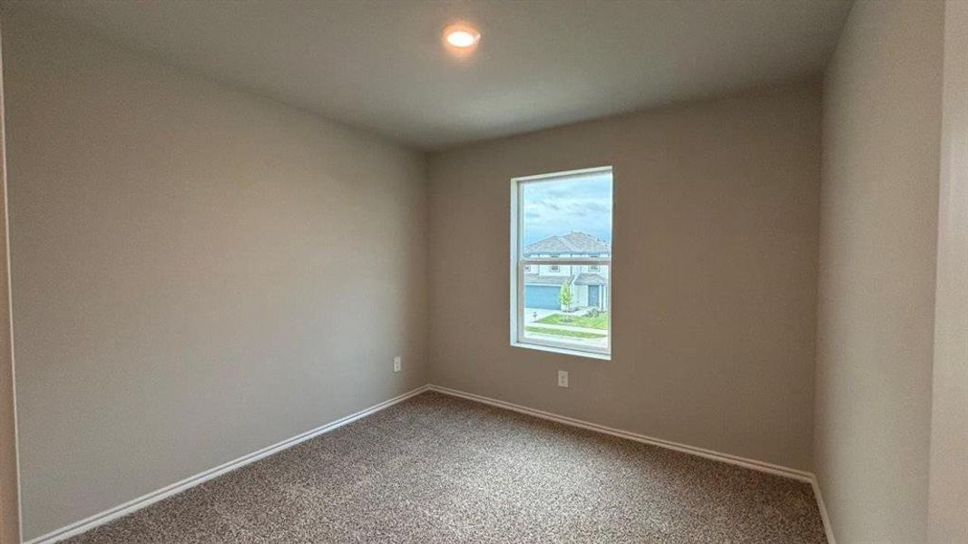 Spacious, unfurnished interior of a new home in Hickory Grove, Krum (Image 14).