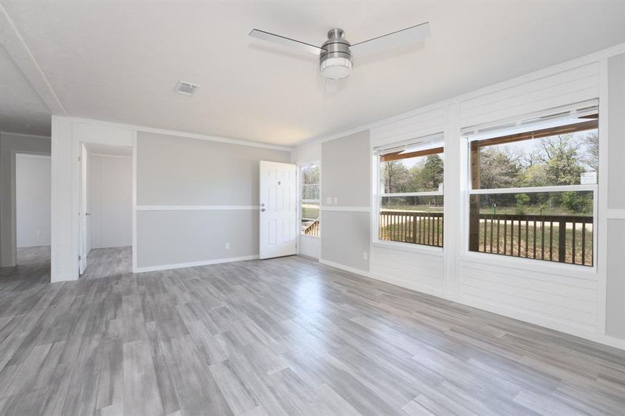 Spacious, unfurnished interior of a new home in , Bastrop (Image 7).