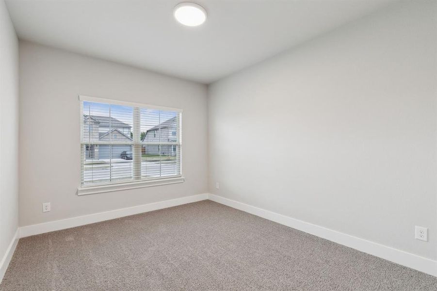 Spacious, unfurnished interior of a new home in Dove Hollow, Waxahachie (Image 28).