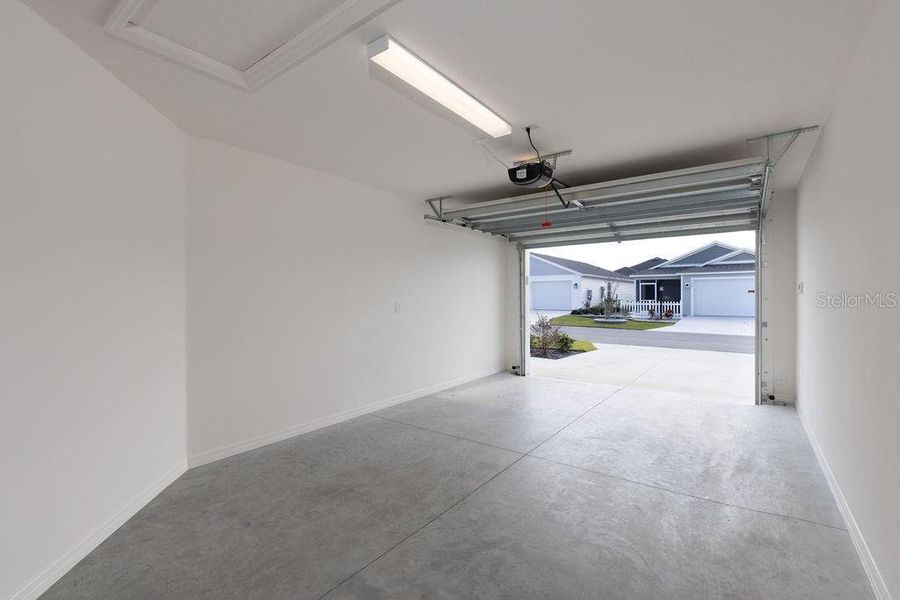 Spacious, unfurnished interior of a new home in , The Villages (Image 25).