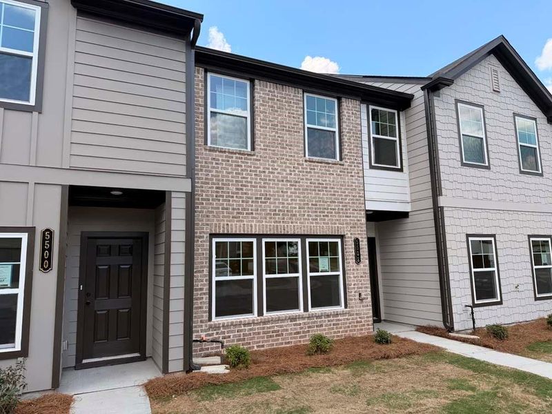Exterior details and patio area of a home in Laurelwood, Douglasville (Image 3).