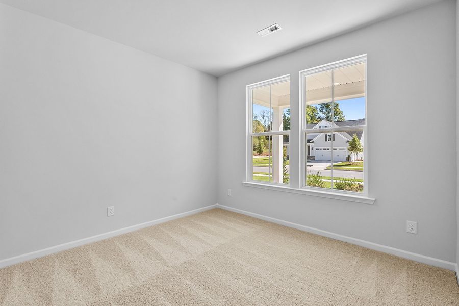 Spacious, unfurnished interior of a new home in Fieldstone, Lexington (Image 25).