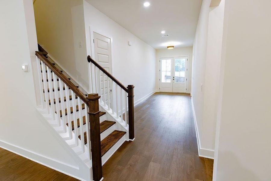 Spacious, unfurnished interior of a new home in , Gainesville (Image 24).