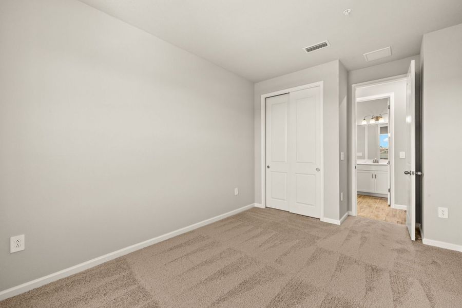 Spacious, unfurnished interior of a new home in Arboretum, Naples (Image 16).