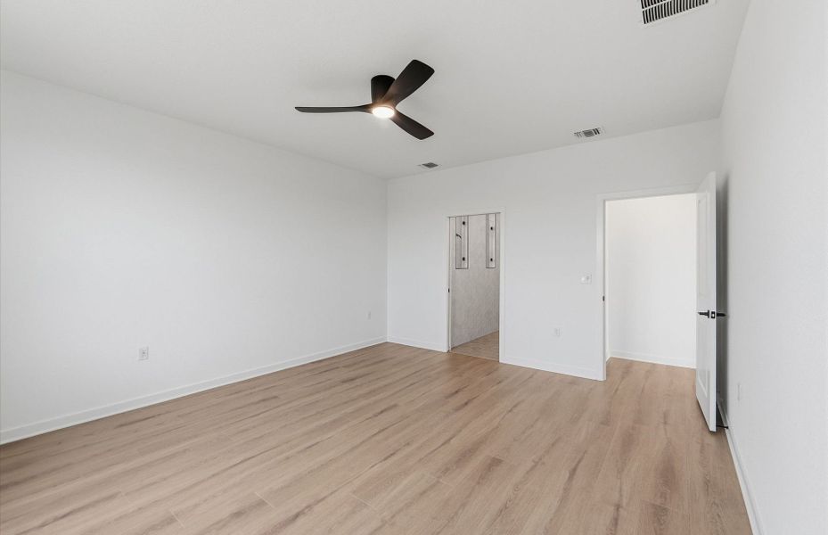 Spacious, unfurnished interior of a new home in Sun City Texas, Georgetown (Image 45).