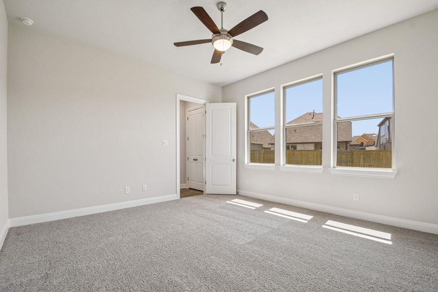 Spacious, unfurnished interior of a new home in 6 Creeks, Kyle (Image 32).