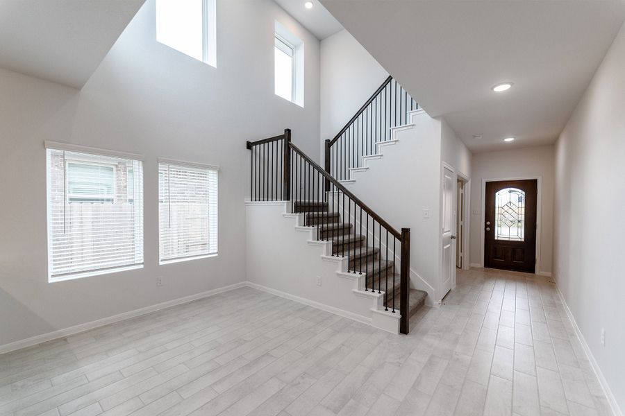 Spacious, unfurnished interior of a new home in Briarwood, Elgin (Image 10).
