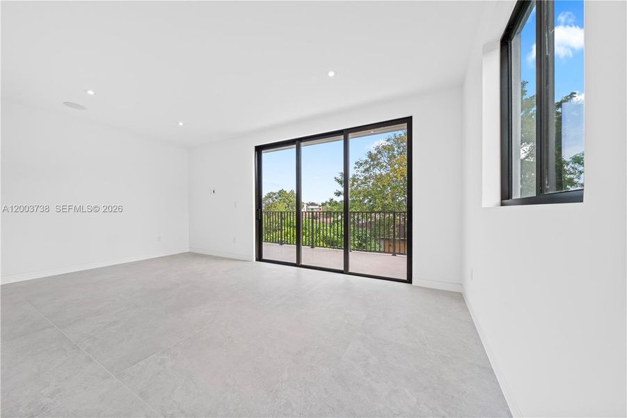 Spacious, unfurnished interior of a new home in , Miami (Image 33).