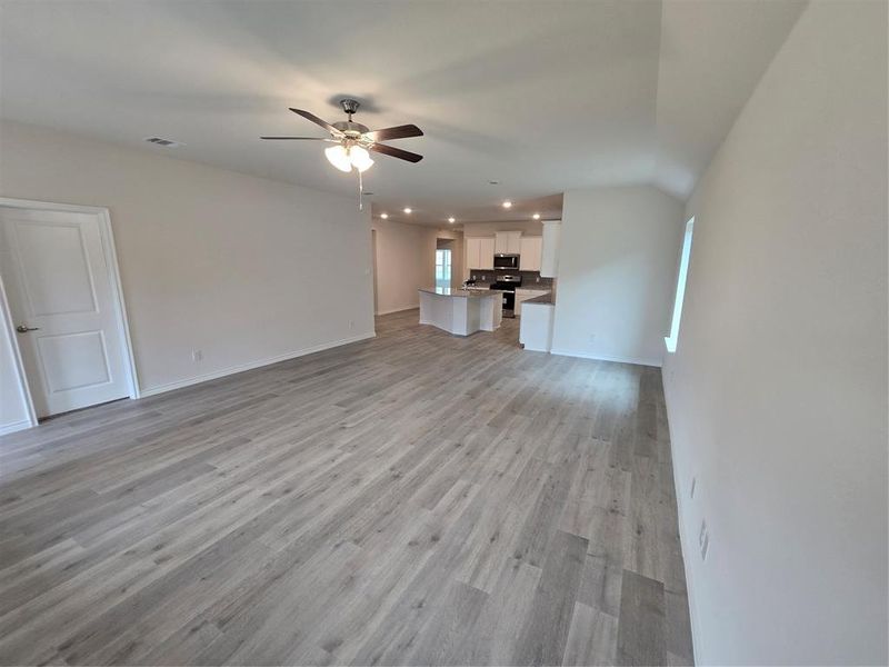 Spacious, unfurnished interior of a new home in , Princeton (Image 14).