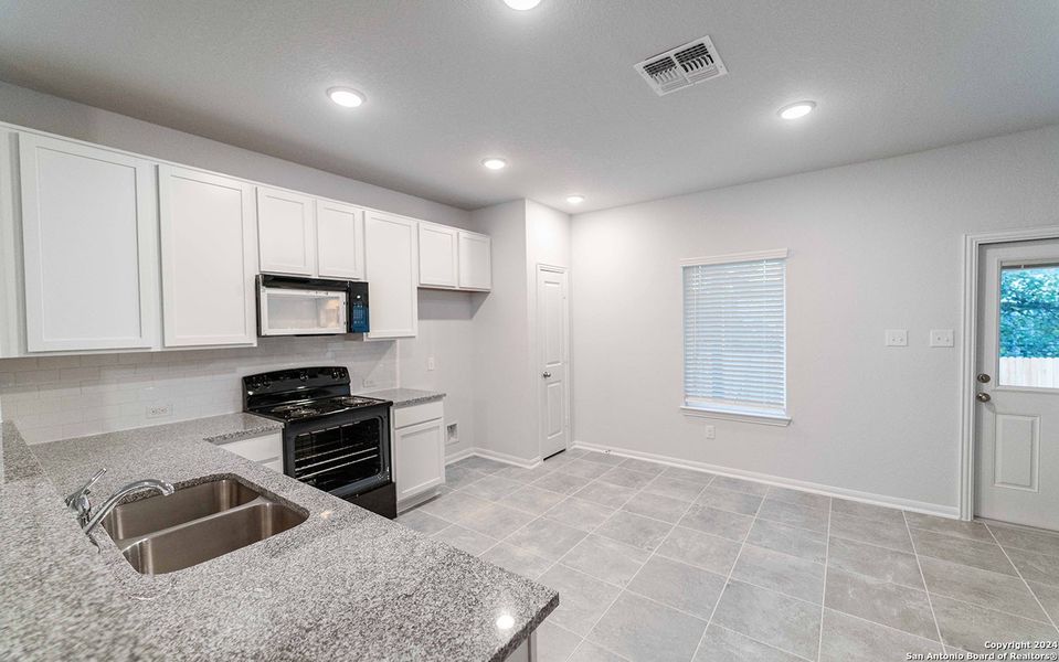 Furnished interior view inside a new home in Hannah Heights, Seguin (Image 3).