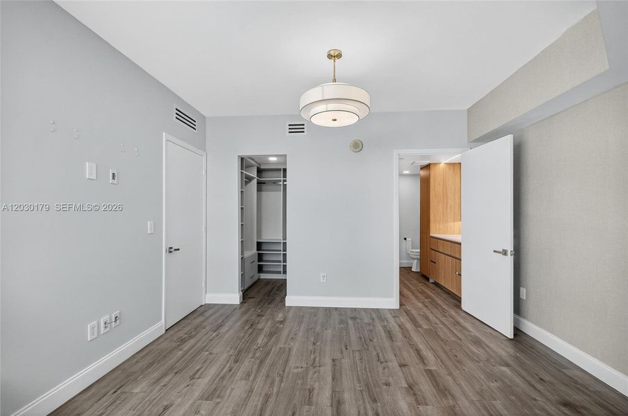 Spacious, unfurnished interior of a new home in , Miami (Image 37).