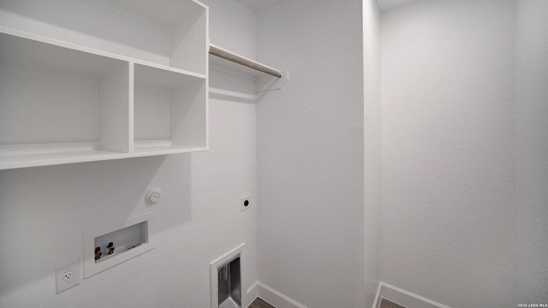 Spacious, unfurnished interior of a new home in Ladera, San Antonio (Image 18). Spacious, unfurnished interior of a new home in Ladera, San Antonio (Image 18).